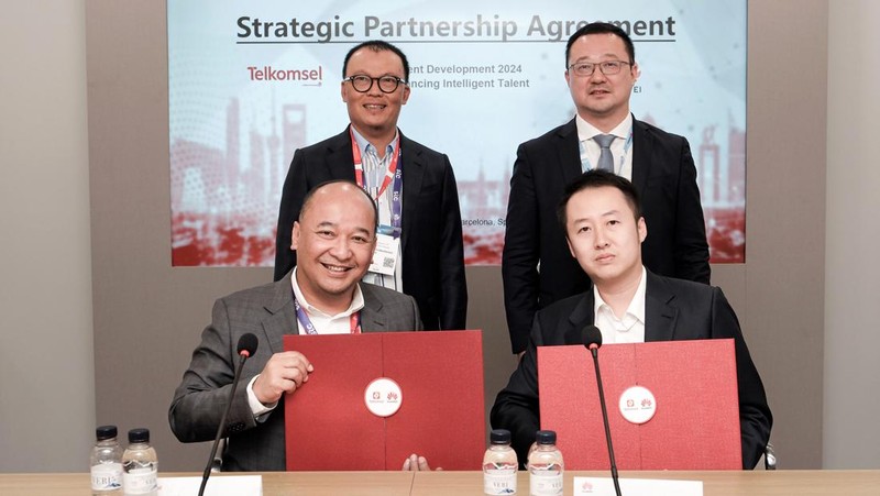 Di ajang gelaran MWC 2024, Telkomsel secara resmi menandatangani Strategic Partnership Agreement (SPA) dengan Huawei untuk pengembangan Home Broadband and 5G Innovation.