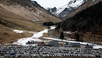 Survei International Biathlon Union (IBU) menunjukkan bahwa sekitar 60% atlet olahraga yang menggabungkan ski dan menembak telah merasakan dampak perubahan iklim, yang memengaruhi kondisi pelatihan dan kompetisi.