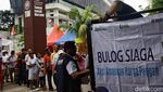 Potret Penjualan Beras Murah yang Bikin Warga Terbantu