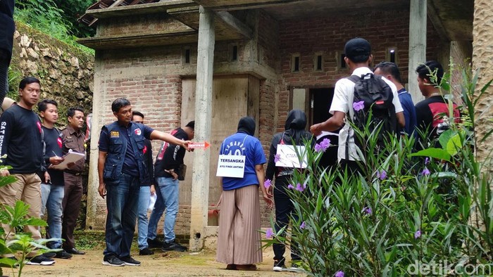 Rekonstruksi kasus kopi sianida pacitan