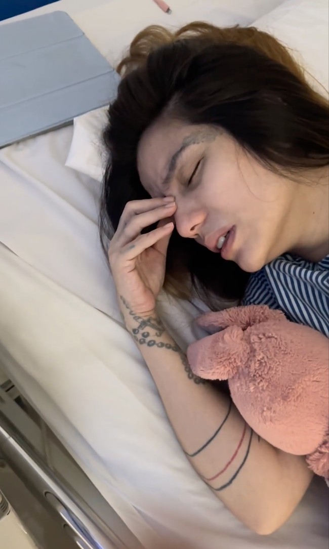 Putra kelima Sheila Marcia itu lahir pada 26 Februari 2024 melalui proses persalinan normal. Dalam video singkat yang diunggah terlihat Sheila yang penuh perjuangan menahan sakitnya kontraksi saat proses persalinan. Foto: Instagram/@itssheilamj