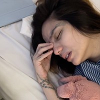 Putra kelima Sheila Marcia itu lahir pada 26 Februari 2024 melalui proses persalinan normal. Dalam video singkat yang diunggah terlihat Sheila yang penuh perjuangan menahan sakitnya kontraksi saat proses persalinan. Foto: Instagram/@itssheilamj