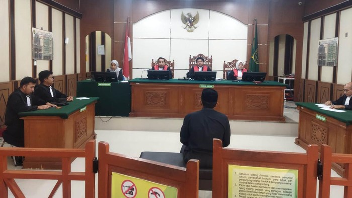 Sidang vonis 2 caleg di Bireuen yang bagi-bagi rice cooker. (Dok  Panwaslih Bireuen)