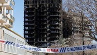 Pemandangan umum menunjukkan gedung apartemen tempat kebakaran terjadi di Valencia, Spanyol, dalam gambar yang diambil pada 23 Februari 2024.