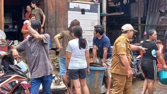 Suasana pascabanjir bandang menerjang Kota Makale, Tana Toraja, Sulsel.