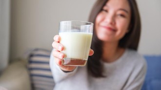 Puasa Lebih Kuat! Ini 6 Alasan Susu Cocok Diminum Saat Sahur
