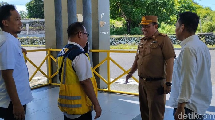 Tim BPPW Sulsel meninjau lokasi Stadion BJ Habibie Parepare sebelum direnovasi.