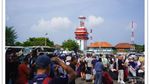 Melihat Kapal Pesiar Raksasa Sandar di Pelabuhan Tanjung Benoa
