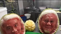 Ukiran bergambar wajah Prabowo Subianto pun terlihat asli pada buah semangka ini. Detail seperti hidung hingga mulut terlihat seperti asli. Foto: TikTok @ngurah.molog