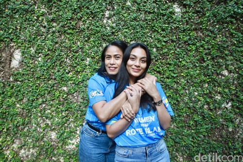 Linda Adoe dan Irma Rihi, cast dari film Women From Rote Island.