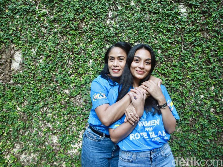 Linda Adoe dan Irma Rihi, Wanita Kuat di Women From Rote Island