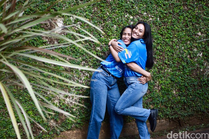 Linda Adoe dan Irma Rihi, cast dari film Women From Rote Island.