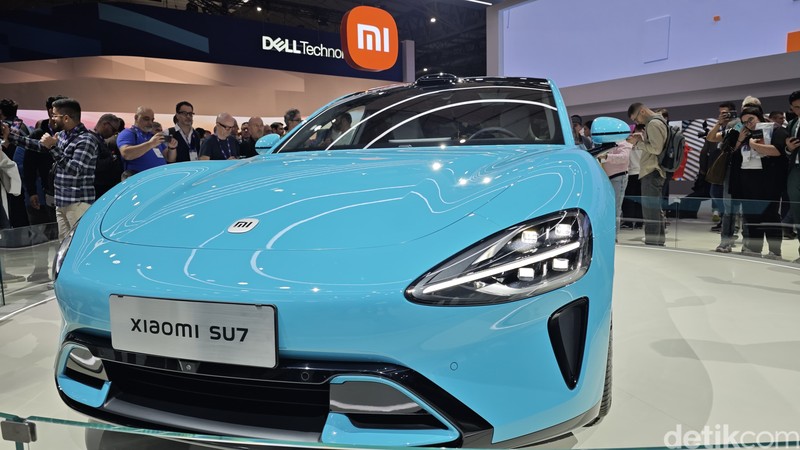 Xiaomi memamerkan mobil listrik mereka di MWC Barcelona 2024.