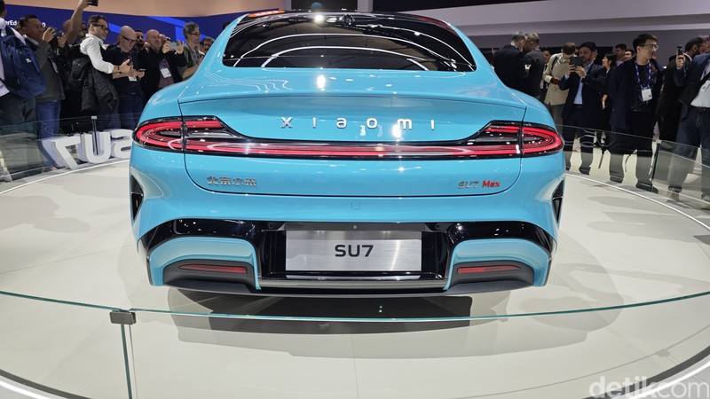 Xiaomi memamerkan mobil listrik mereka di MWC Barcelona 2024.