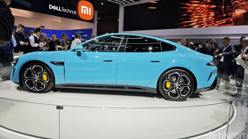 Xiaomi memamerkan mobil listrik mereka di MWC Barcelona 2024.