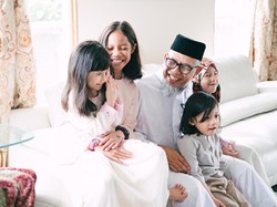 5 Inspirasi Model Baju Seragam Keluarga Agar Kompak Saat Lebaran