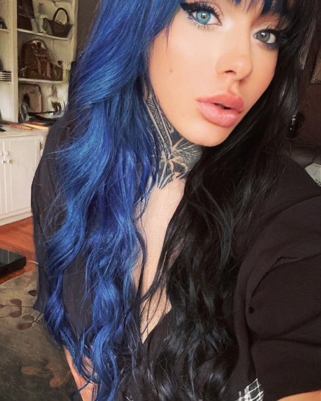 Wanita asal Alabama, AS itu dilaporkan terlibat tindakan kriminal untuk dua kasus yang berbeda. Ia disebut kedapatan melakukan pencurian dan sebuah tindak pelanggaran.  Foto: Instagram @buffmommyab