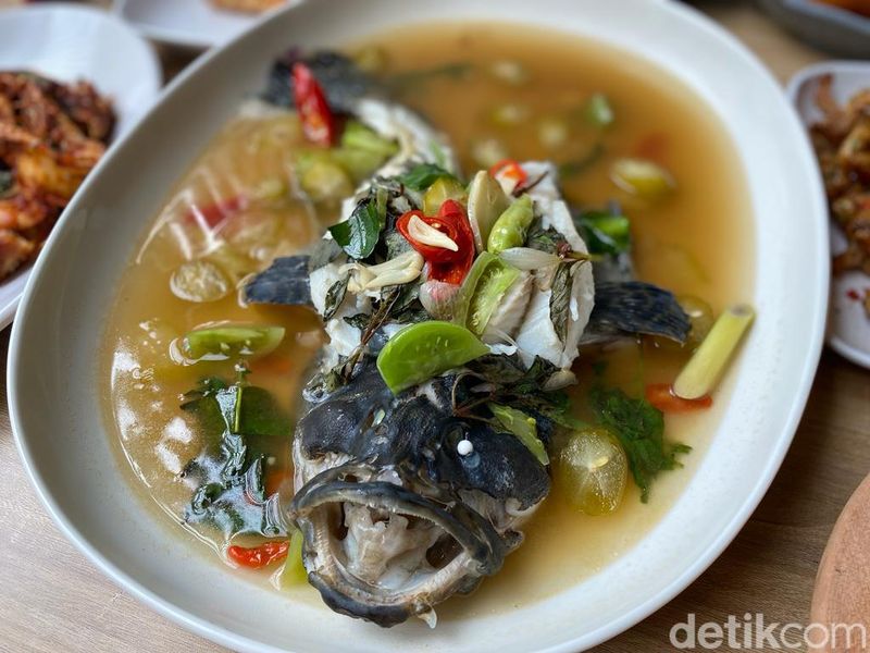 Ada Pecak Udang hingga Gurita Asam di Bintaro Seafood Coast