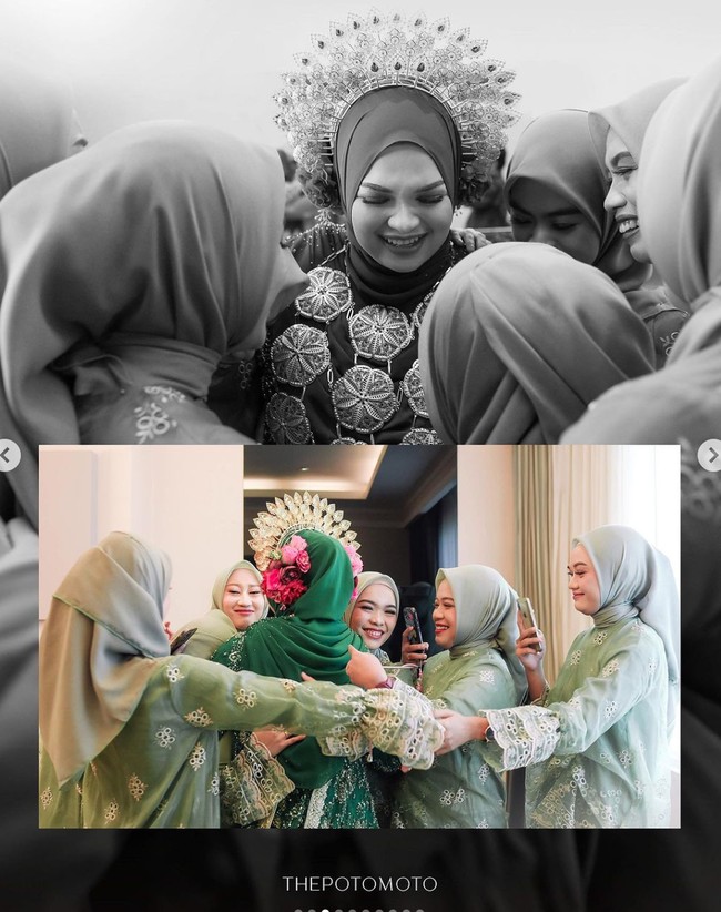 Senada dengan pakaian pengantin, para bridesmaid juga tampil kompak dengan busana berwarna hijau. Busana tersebut dipadukan dengan hijab berwarna senada. Foto: Instagram/@andiamarms