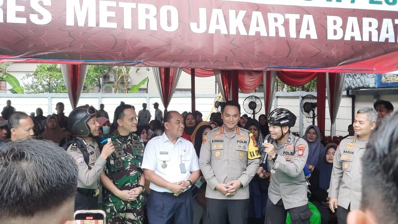 Bazar sembako murah digelar Polres Metro Jakarta Barat