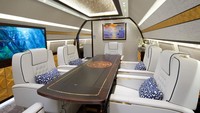 Panjang total kabin adalah 26,11m, sedangkan luas totalnya 82,13m². Kabin ini menawarkan ruang tamu yang luas, ruang bisnis berperabot, ruang makan, kamar pribadi, dapur, dan tempat mandi.