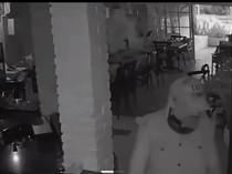 Viral Bule Rusak Restoran di Seminyak Diduga Pakai Kapak