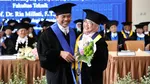 Couple Goals! Para Pasutri Ini Wisuda S2, S3 sampai Jadi Profesor Bareng
