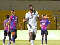 Bali United Jawab Rumor Merapatnya Striker Arema FC Charles Lokolingoy