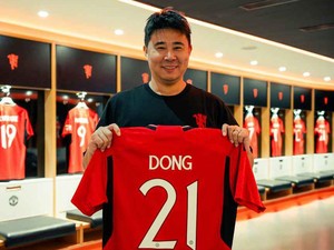 Nasib Terkini Eks Pemain MU Dong Fangzhuo