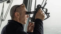 Merencanakan penyeberangan Drake Passage berada di tingkat baru. Kapal Devorsine, yang melakukan perjalanan pulang pergi sekitar enam hingga delapan kali per tahun memperkirakan bahwa efek danau Drake yang luar biasa tenang terjadi satu kali dalam setiap 10 kali penyeberangan, dengan kondisi yang sangat buruk sekali atau dua kali dalam setiap 10 perjalanan.