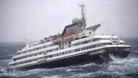 Tinggi gelombang di Drake Passage dapat mencapai 15 meter. Sebagai perbandingan, itu masih dua kali lipat dari yang akan ditemukan di Atlantik