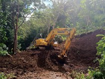 Tertutup Longsor Sepekan, Pemkab Manggarai Barat Baru Bersihkan Jalan