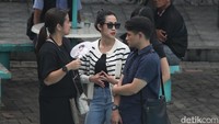 Ia terlihat didampingi sejumlah kerabat.