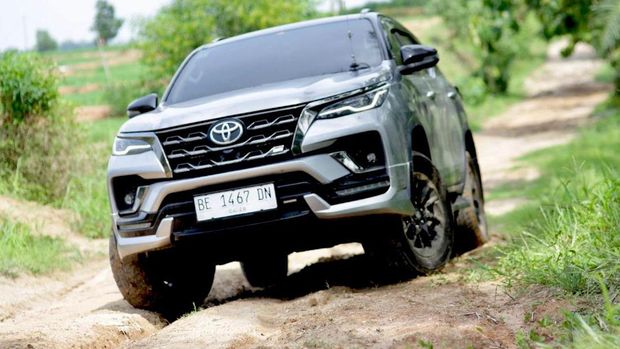 Komunitas id42ner libas jalan off road di Lampung