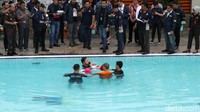 Yudha sempat mengguncangkan badan hingga menekan dada Dante setelah menenggelamkan korban selama 54 detik.  