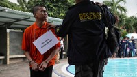 Dalam rekonstruksi yang digelar di Polda Metro Jaya, tersangka Yudha sempat mengelak mengakses CCTV kolam renang yang menjadi TKP. Namun, Yudha dipastikan mengakses CCTV kolam renang berdasarkan hasil pemeriksaan dari analis digital.  