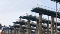 Kehadiran tol ini nantinya selain memberikan manfaat ekonomi juga dapat mendorong pertumbuhan positif pada sektor pariwisata di Jambi yang memiliki potensi wisata alam dan budaya seperti Taman Nasional Bukit Duabelas serta situs arkeologi terluas di Asia Tenggara, yaitu Candi Muaro Jambi.  