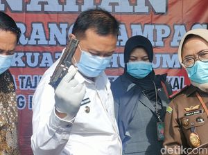 Pistol-Bet Tenis Meja, Barbuk Kejahatan yang Dimusnahkan Jaksa Garut