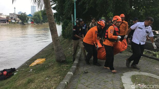 Jasad pria mengapung di Sungai Rolag Wedok Surabaya