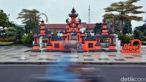 Sambut Hari Nyepi 2024, Pemkot Surabaya Pasang Dekorasi Gapura