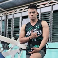 Dilansir Koreaboo, beberapa tahun lalu pria itu pernah ditolak oleh seorang wanita cantik yang merupakan tipe idealnya. Ketika itu, hatinya sangat hancur hingga memutuskan untuk mengubah penampilan sebagai bentuk balas dendam. Begini penampilannya dulu. Foto: Instagram Juls Rael