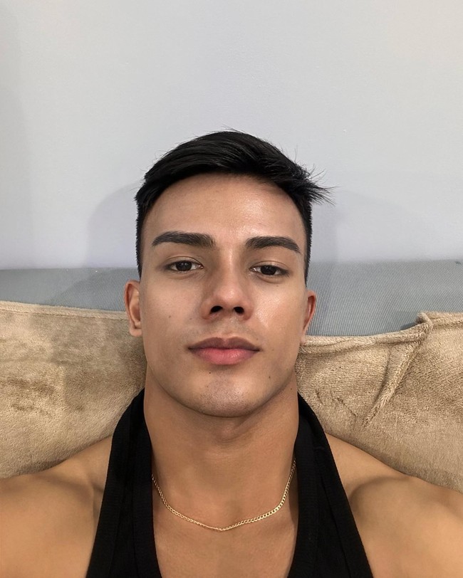 Rael pun disebut kebanjiran tawaran modeling dan sudah move on dari cinta lamanya. Foto: Instagram Juls Rael