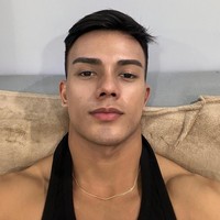 Rael pun disebut kebanjiran tawaran modeling dan sudah move on dari cinta lamanya. Foto: Instagram Juls Rael