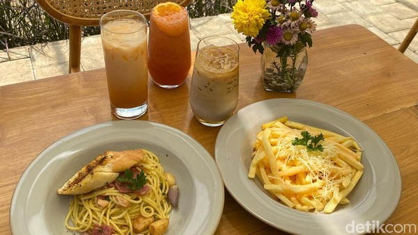 Cantik! Kafe di Dago Ini Hadirkan Nuansa ala Dalat yang Penuh Bunga