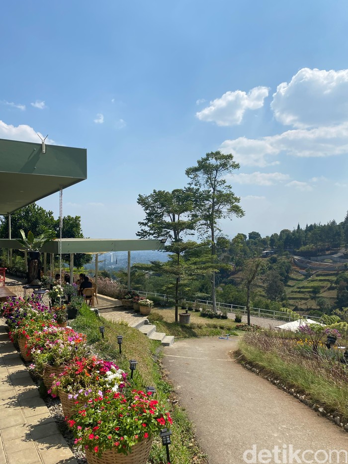 Kafe di Bandung Kafe di Bandung yang punya nuansa seperti di Dalat Vietnam