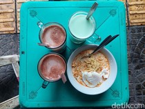 Menikmati Susu Murni Segar di Pinggiran Jalan Kota Bandung