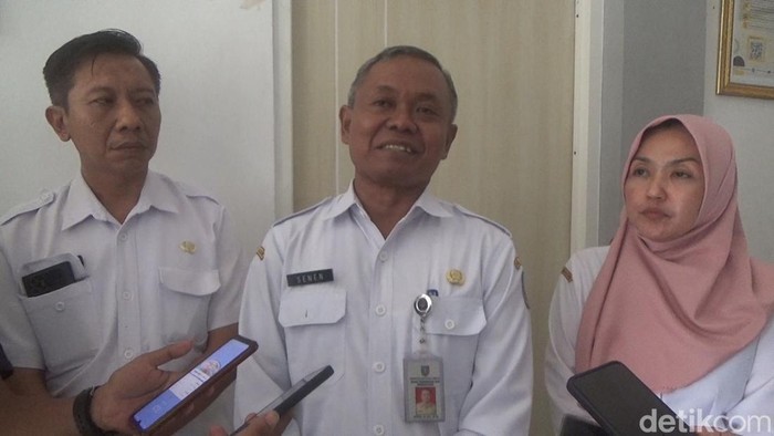 Kepala Disdikbud Jombang, Senen.
