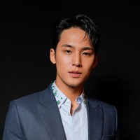 Fashion show Dior menjadi debut Mingyu menghadiri Paris Fashion Week. Selain Mingyu ‘Seventeen’, artis Korea Selatan lainnya yang juga jadi tamu show Dior adalah Jisoo Blackpink. Foto: Swan Gallet/WWD via Getty Images