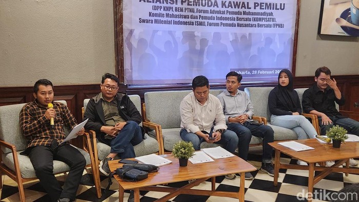 Komferemsi pers Aliansi Pemuda Kawal Pemilu (Adrial/detikcom).