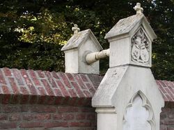 Hii! Kumpulan Kisah Kuburan Teraneh dan Unik di Dunia